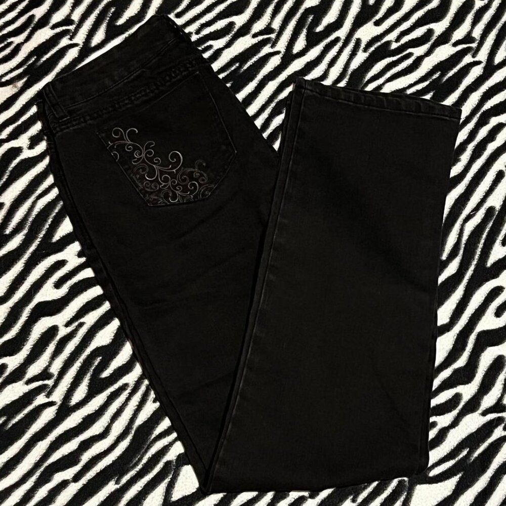 Gloria Vanderbilt Jessie bootcut black denim jeans. Embroidered pockets. Size 10